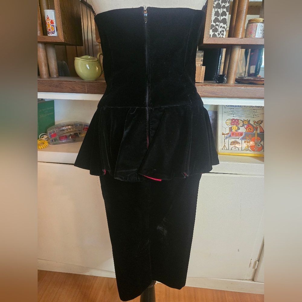 A.J. Bari 80s Vintage Elegant Black Velvet Strapless Peplum Dress - Picture 4 of 7